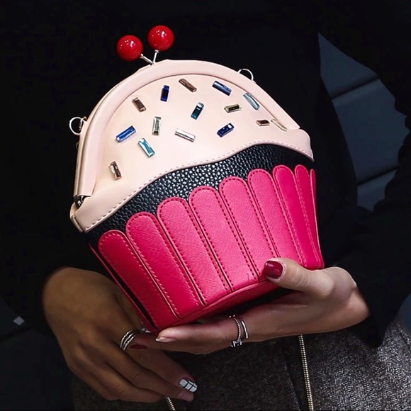 European Culture Handbags - 🍭NWT CUPCAKE KISS LOCK STRUCTURED BAG